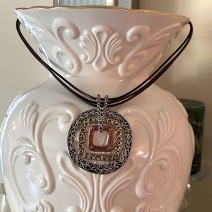 Tricolor pendant necklace